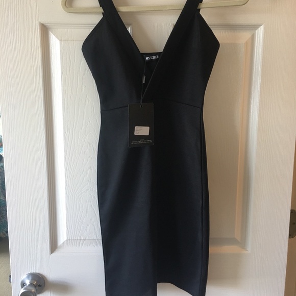 Missguided Dresses & Skirts - MISSGUIDED BLACK DEEP V-NECK BODY CON DRESS NWT!